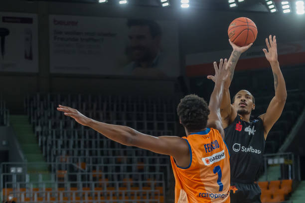 足协同时关 足协同时关