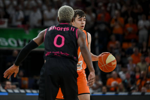 邝兆镭热身 邝兆镭热身